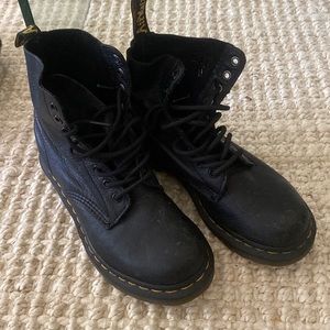 Dr. Martins 1460 WOMEN'S SMOOTH LEATHER LACE UP BOOTS